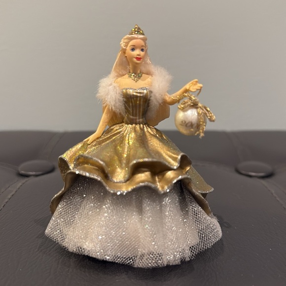 * Vintage * Hallmark | Barbie Keepsake Collector Series Ornament-2000 - Picture 1 of 10